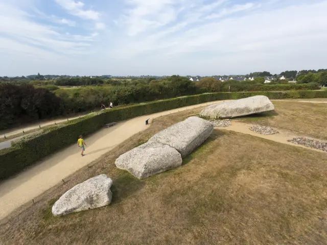 Le grand Menhir brisé de Locmariaquer ( 56 )