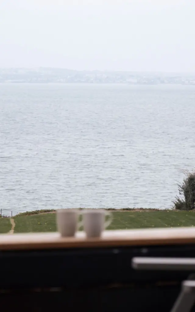 Vue sur mer sur la terrasse de l'appartement Les Oiseaux, Beig Meil