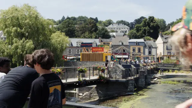La Gacilly - Pont et accueil du Festival Photo