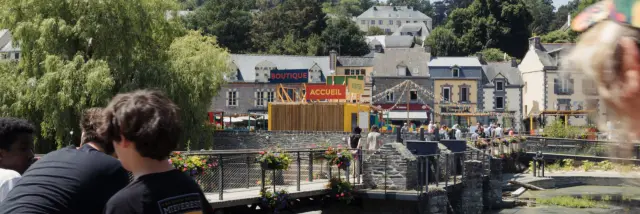 La Gacilly - Pont et accueil du Festival Photo